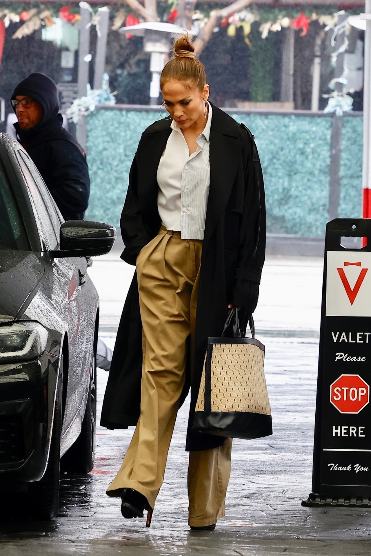 En su rutina existe un elemento clave que la ha ayudado por años: 
<b>el protector solar. </b>
<br>