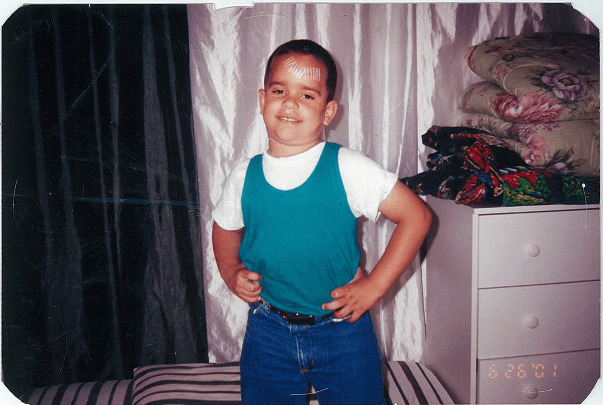 Elison sabe lo que es tocar fondo. Gracias a la música, él ha sabido salir adelante. Elison es una inspiración para todos nosotros.