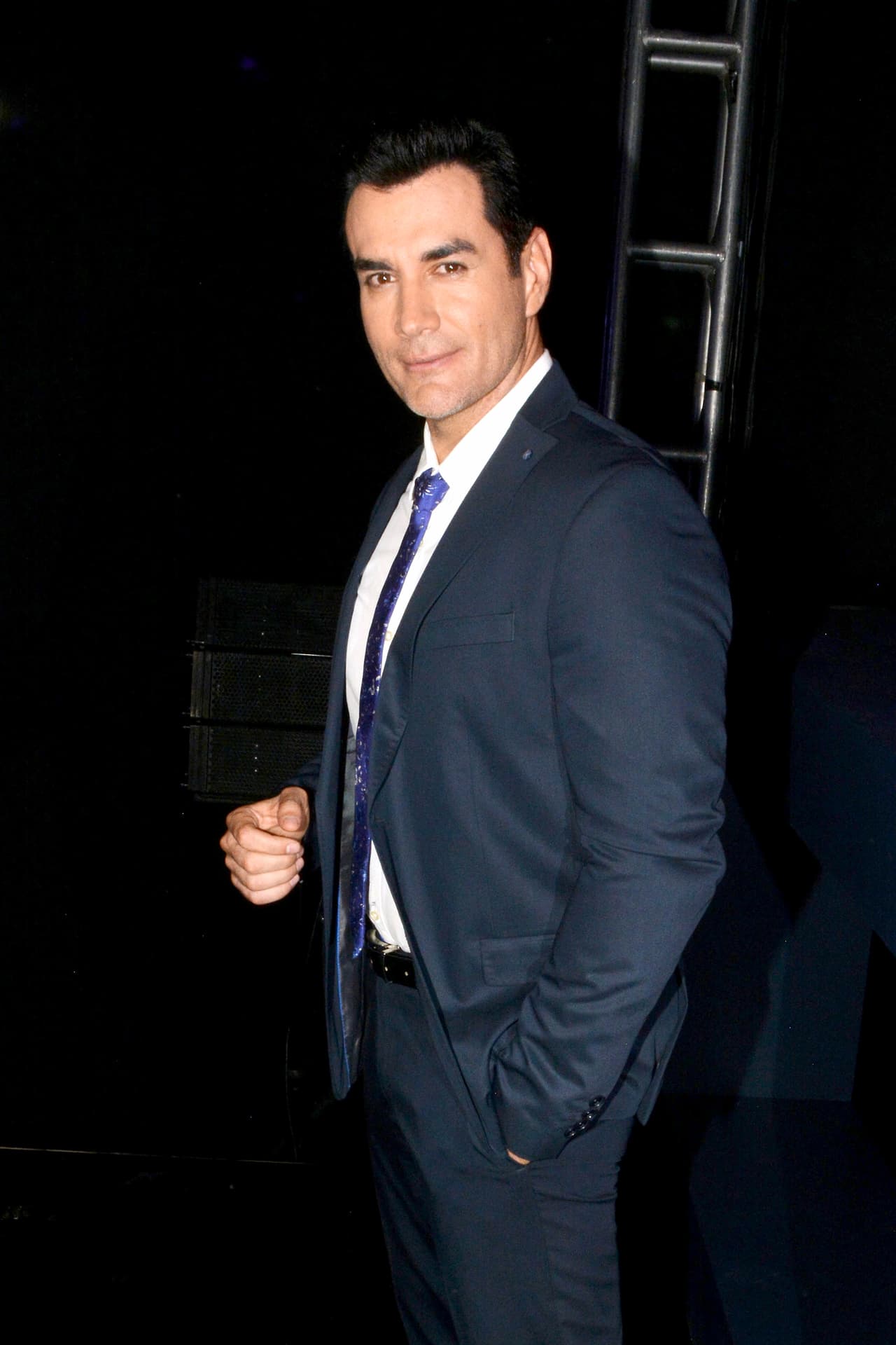 Es 
<b><a href="http://www.univision.com/temas/david-zepeda">David Zepeda</a></b>, quien enamora a todas sus fans con sus imágenes en redes sociales.