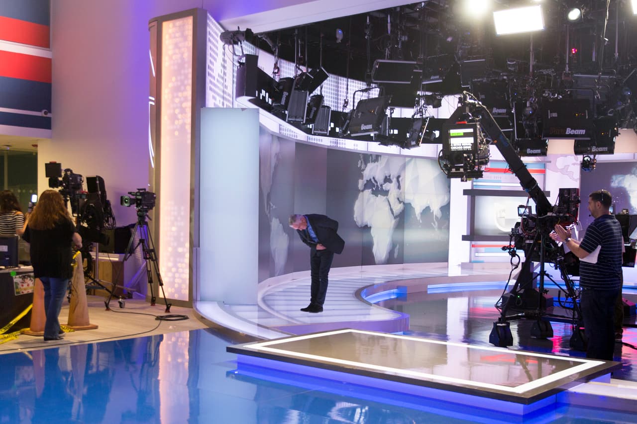 El periodista y presentador Jorge Ramos agradeció a todos los que de alguna manera han formado parte de su camino profesional al finalizar la emisión del Noticiero Univision este 3 de noviembre de 2016.