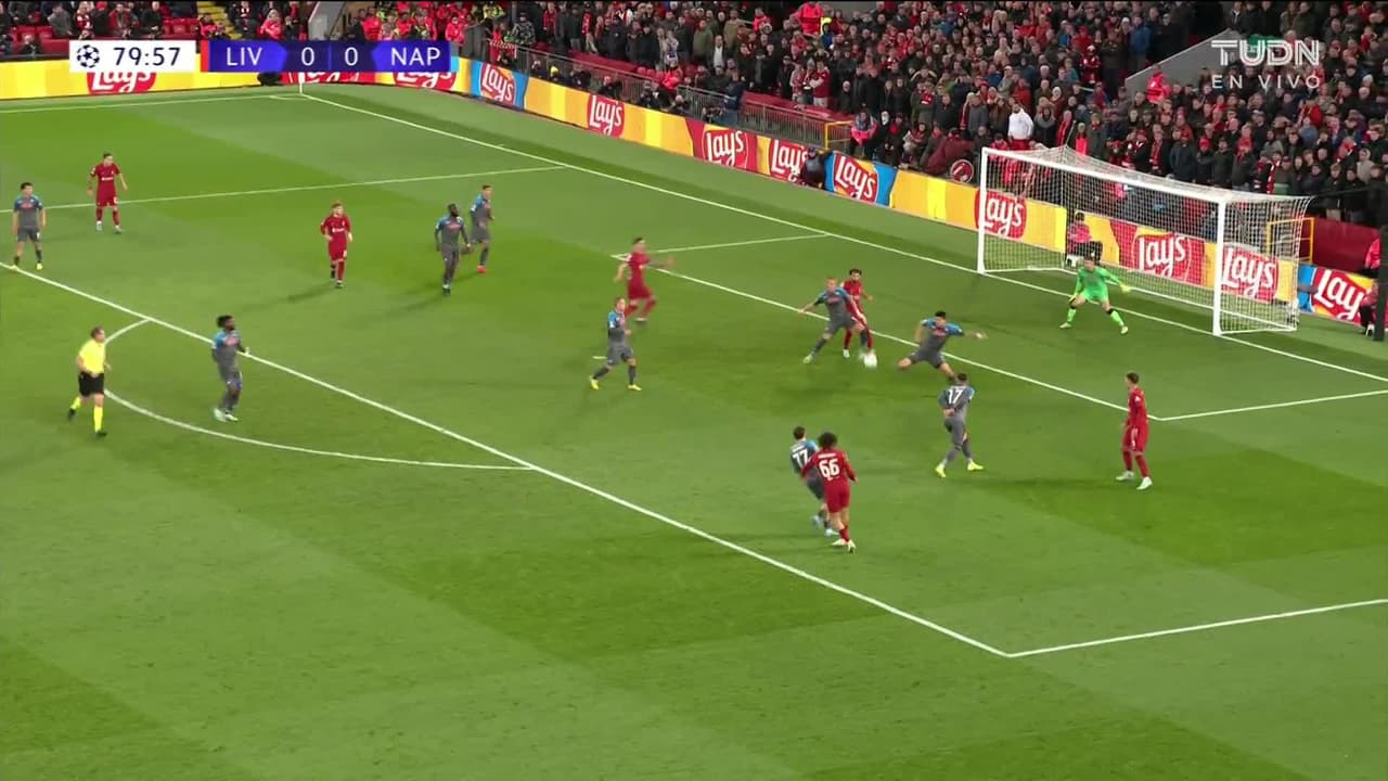 ¡TIRO ATAJADO! disparo por Mohamed Salah.