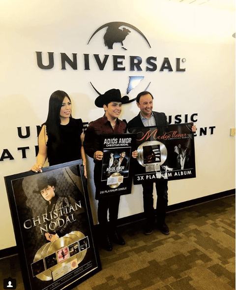 "¡Felicidades hijo! Todos estos premios y reconocimientos son solo méritos tuyos y de tu público que siempre está ahí para ti, y de toda las personas que le tienen fe a tu proyecto. Somos muchos los que caminamos y colaboramos en este, tu sueño; y hoy más allá de felicitarte, quiero agradecerte por permitirme verte crecer", escribió la mamá del cantante Cristy Nodal, al pie de esta imagen que ella subió a su cuenta de Instagram.
