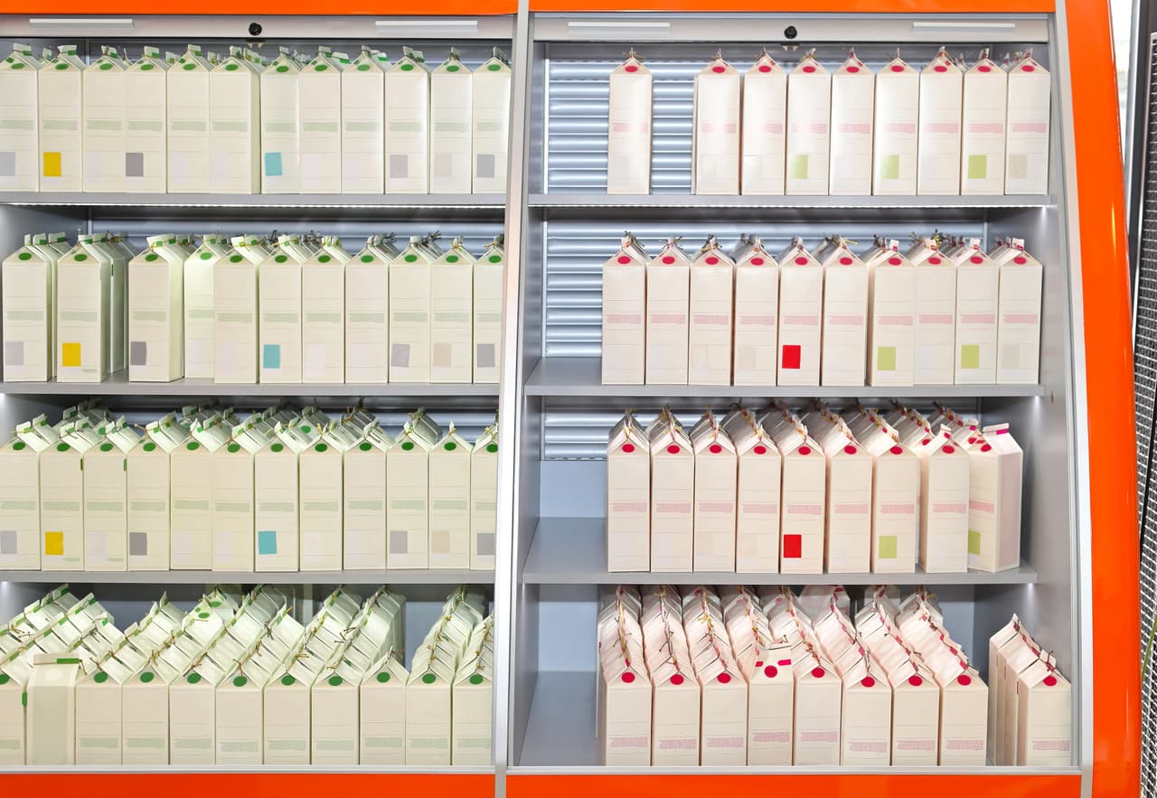 <b>Atención al azúcar añadido</b>. Hay grandes diferencias nutricionales entre unas marcas y otras, como 
<a href="https://www.ncbi.nlm.nih.gov/pubmed/?term=singhal%2C+baker%2C+milk">señalan algunos estudios.</a> Es fundamental estar especialmente
<b> vigilante del <a href="https://www.univision.com/noticias/nutricion/obesidad-cancer-y-desnutricion-el-peligro-de-consumir-alimentos-ultraprocesados-fotos">azúcar añadido</a></b>. En algunos casos, y dependiendo de las marcas, estaremos bebiendo agua azucarada en lugar de algo saludable.