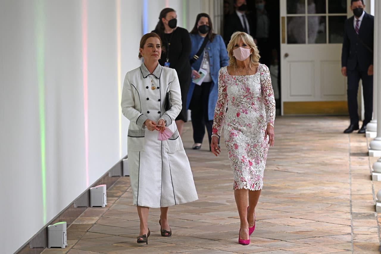 Beatriz Gutiérrez Müller junto a la primera dama de EEUU, Jill Biden, el 5 de mayo de 2022 en la Casa Blanca.