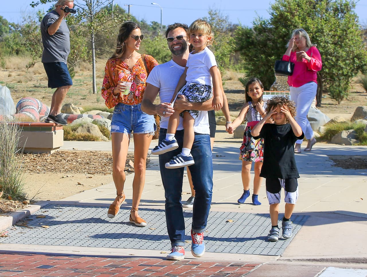 Son una familia de lo más feliz.