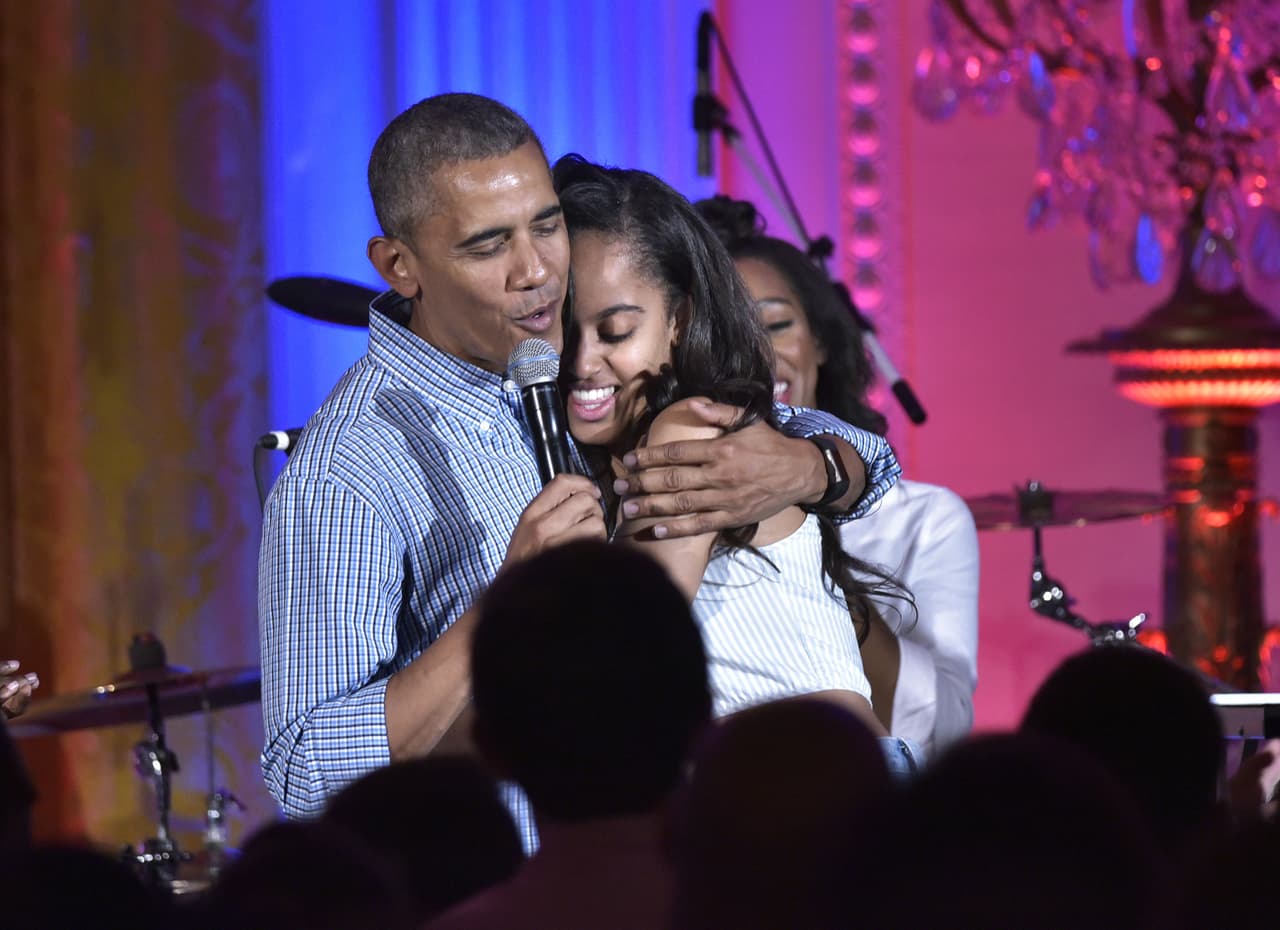 El presidente Barack Obama celebra el 4 de julio con su hija cumpleañera Malia en Washington.