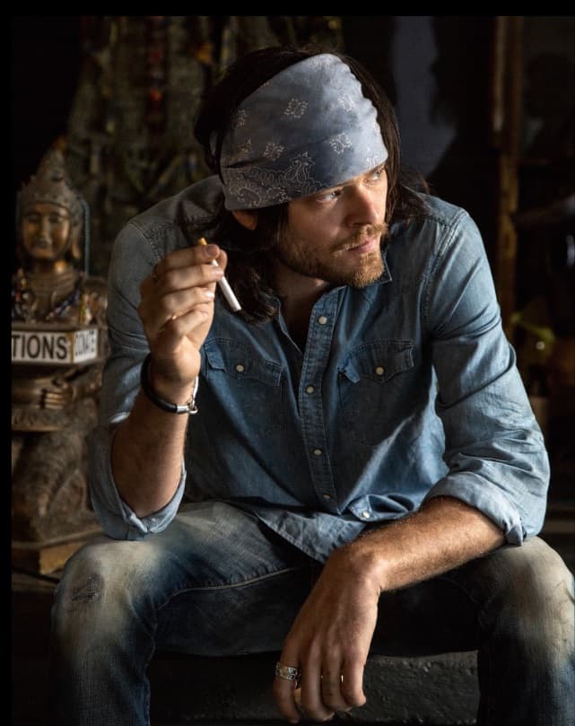 Pese a que en un punto ella desea terminar con este amorío, el artista comienza a desarrollar una obsesión por ella, que lo hace infiltrarse en cada aspecto de su vida de una manera espeluznante.