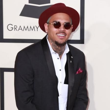 Se dice que estos dos no tienen una relación sentimental pero Chris Brown se siente feliz de tener una hija y está dispuesto a asumir su paternidad.