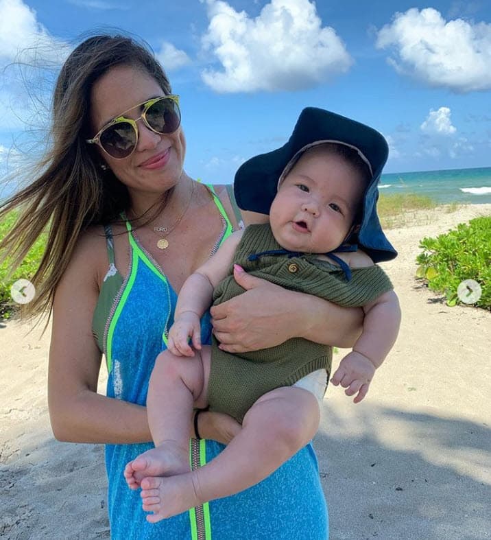 Con estas imágenes 
<b><a href="https://www.univision.com/famosos/con-tiernas-fotografias-y-pastel-pamela-silva-celebra-los-3-meses-de-su-hijo-ford-fotos" target="_blank">dejó ver lo grande </a></b>que ya está el niño, a 4 meses de haber llegado al mundo. 
<br>