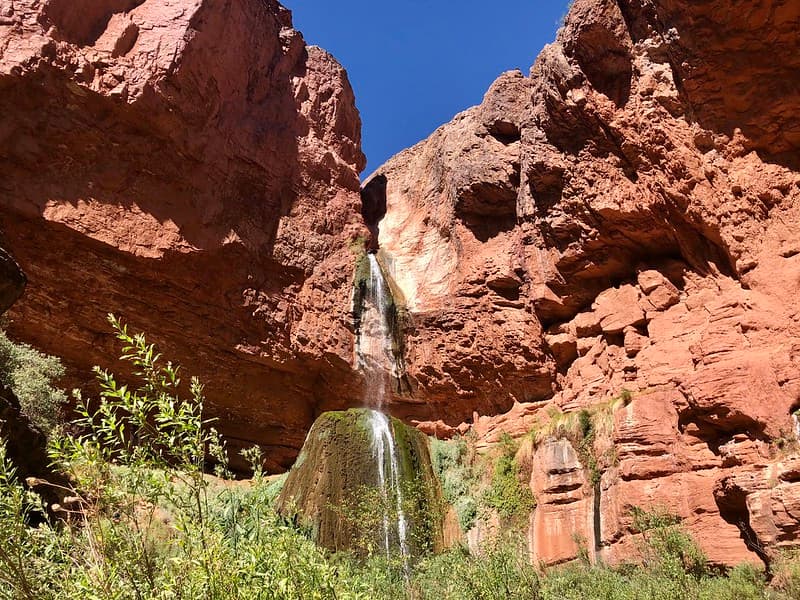 Cinco millones y medio de personas lo visitan anualmente y lo admiran desde los miradores. Pero solo el 1% se aventura a sus profundidades, donde se encuentra el río Colorado.