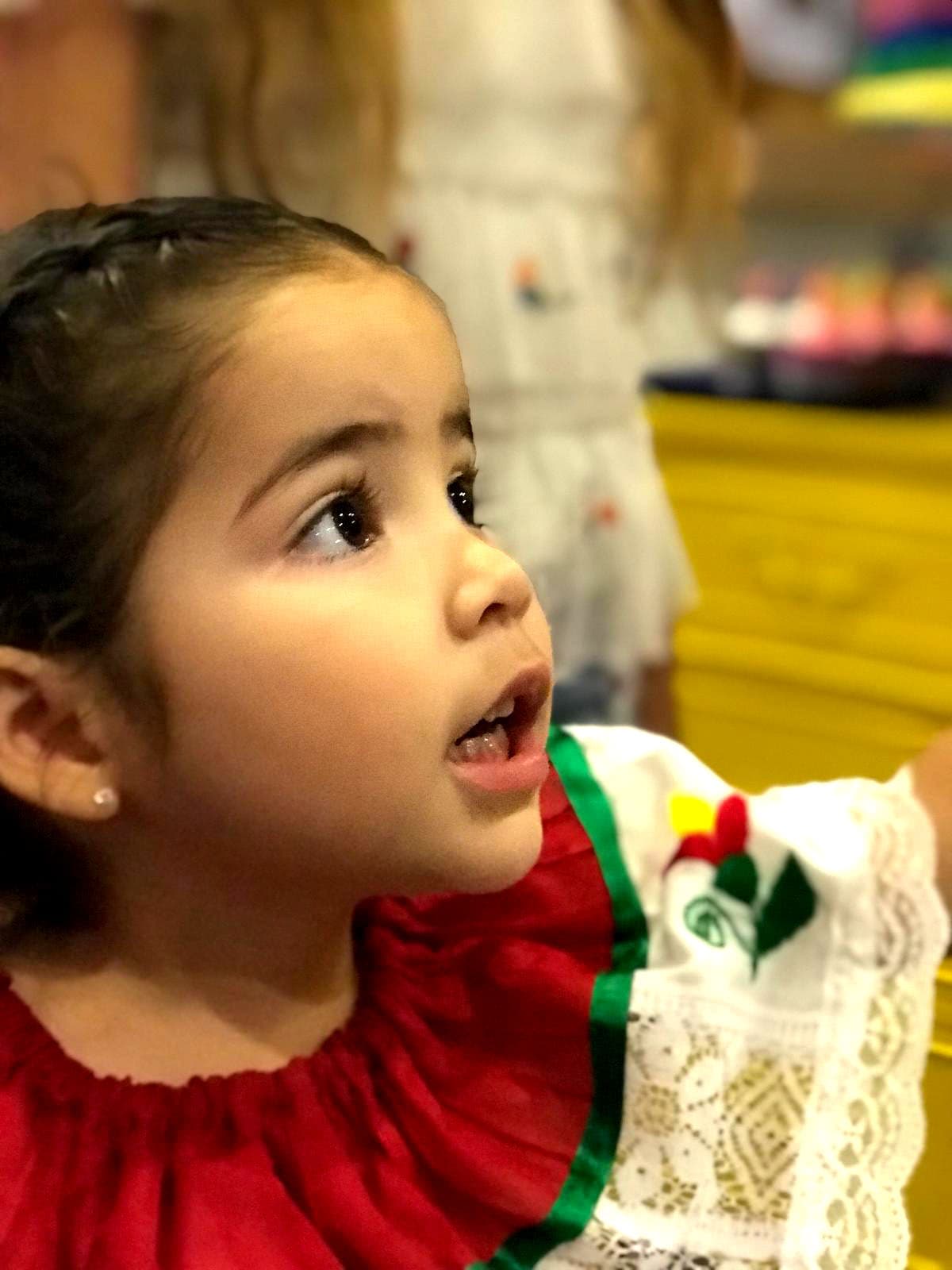 Giulietta la pasó muy feliz. Con tres añitos de edad, ella está lista para ser la hermana mayor.