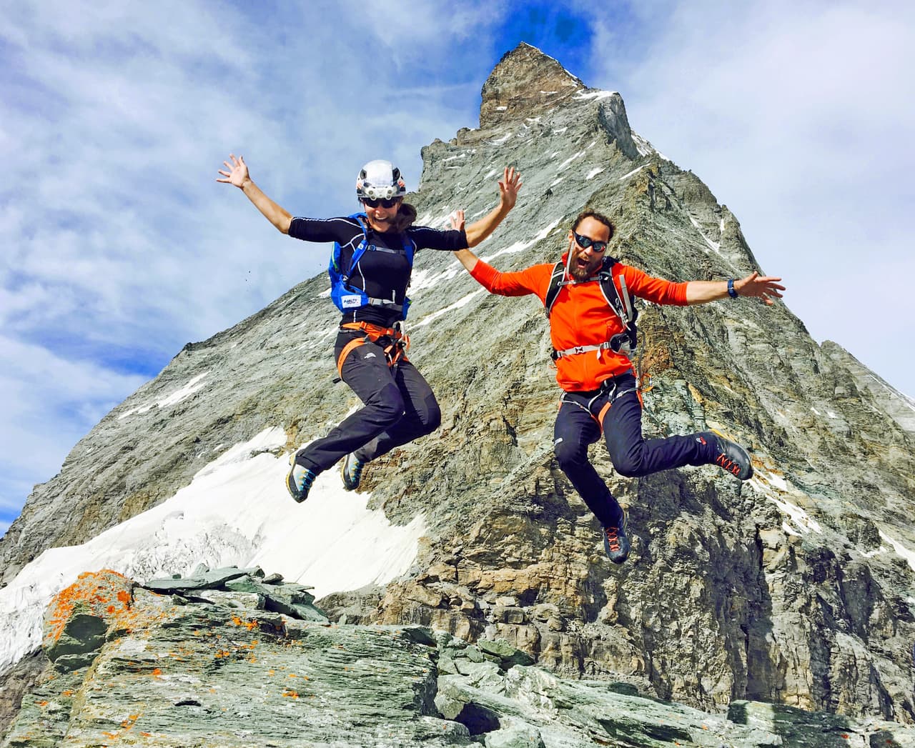 Festejando con un brinquito.