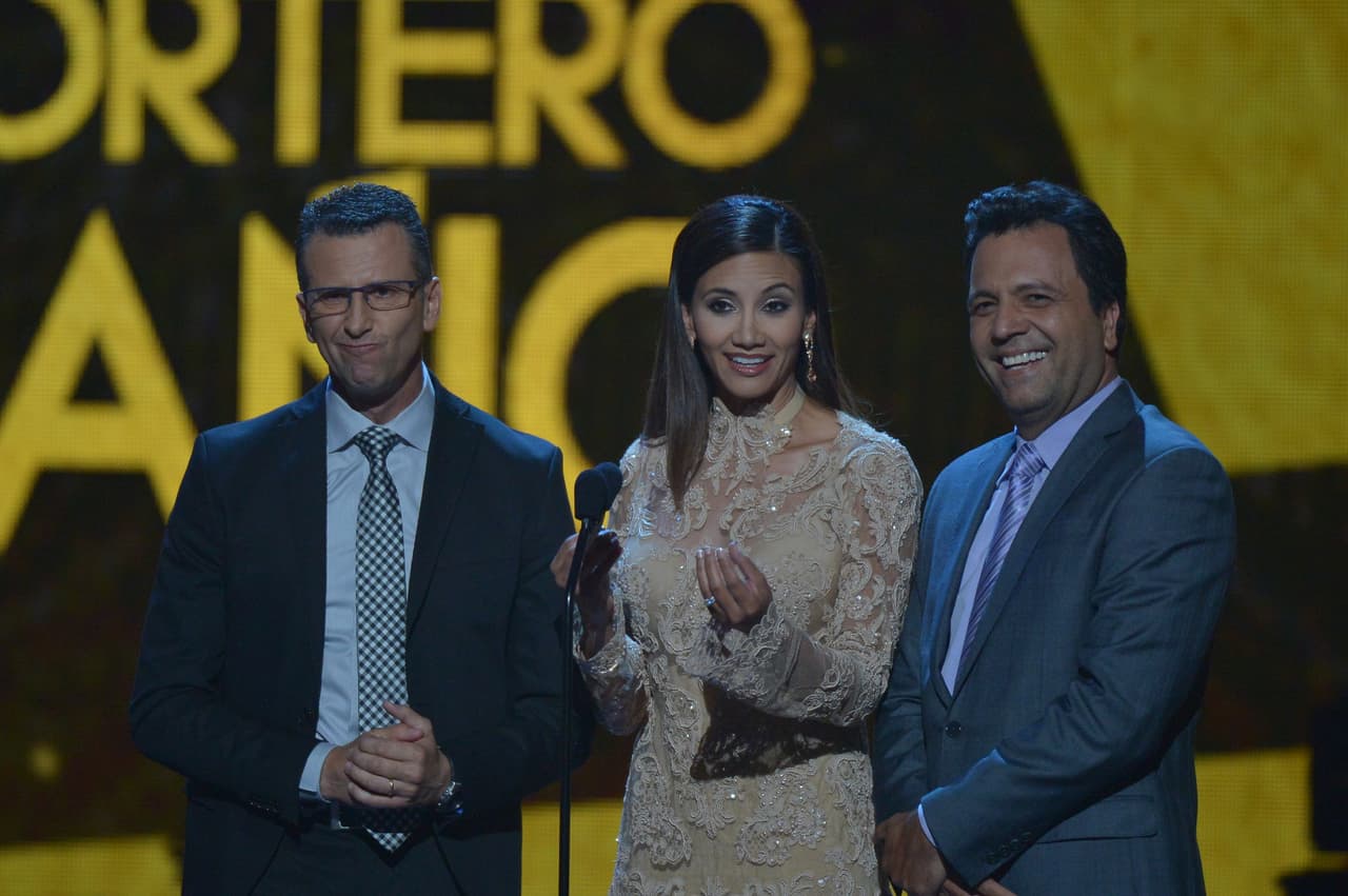 Félix Fernández y Argelia Atilano presentaron el premio al Portero del Año.