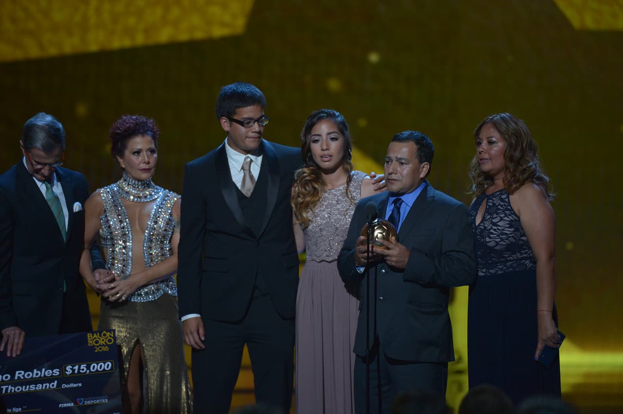Alejandra Guzmán se mostró conmovida con el homenaje a Laureano Robles.