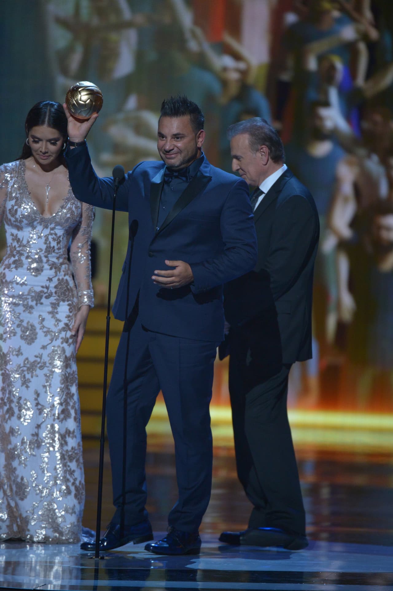 Antonio 'Turco' Mohamed fue elegido como el Mejor Técnico del Año del fútbol azteca.