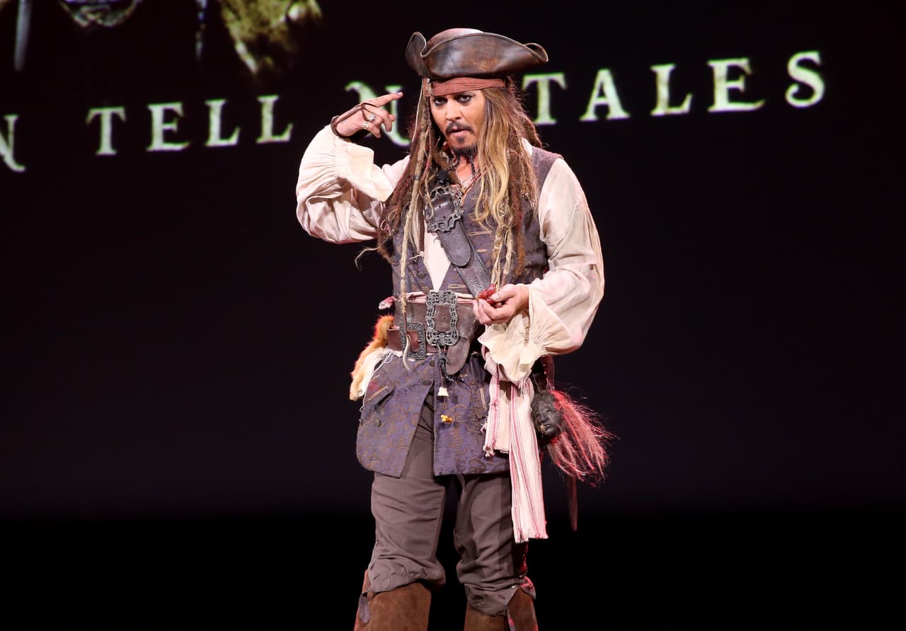 Cabe recordar que en el 2015 volvió a interpretar a 'Jack Sparrow' en la saga 'Pirates of the Caribbean', un personaje que le requiere fuerza y agilidad a Johnny Depp, actor conocido por su entrega para lograr que todas sus interpretaciones sean creíbles.