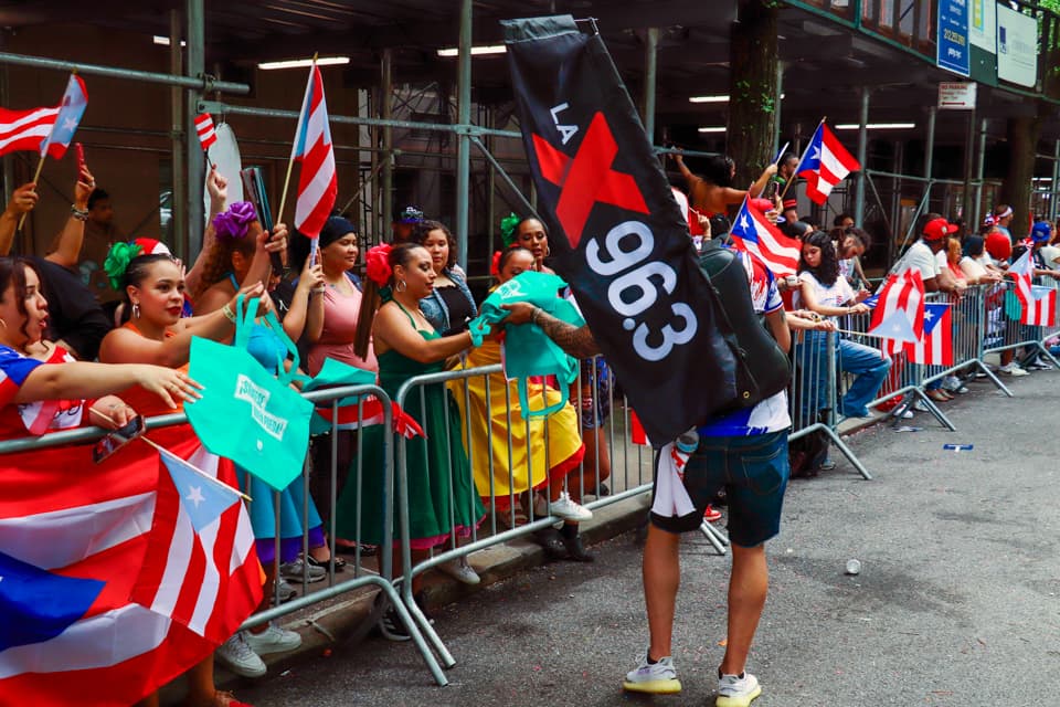 Padres, hijos, abuelos y nietos compartiero la emoción del Puerto Rican Day Parade 2025