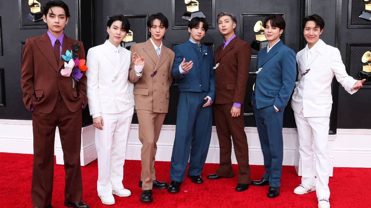 La banda de K-Pop BTS se aleja de los escenarios para cumplir con el servicio militar en Corea del Sur