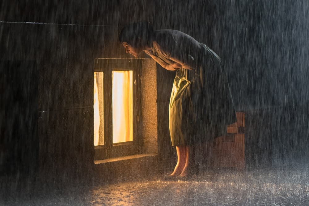 Decide ir a impedir su compromiso.