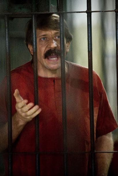 Posteriormente estudió en el Instituto militar de Idiomas Extranjeros de Moscú y luego ingresó en la fuerza aérea soviética.