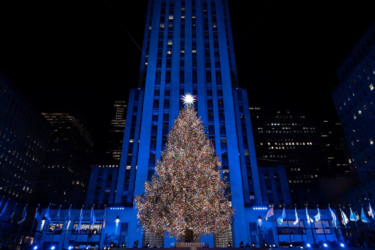 Con su encendido de este miércoles, el Rockefeller Center dio la
<b>bienvenida formal a la Navidad 2025.</b>