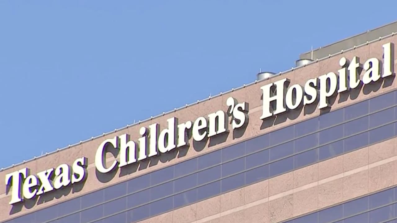 Una juez de la corte civil del condado Harris,
<b> <a href="https://www.univision.com/local/houston-kxln/la-juez-tuvo-que-tomar-la-decision-de-denegar-nuestra-peticion-abogado-de-la-familia-de-bebe-nick">negó una nueva petición para otorgarle más tiempo a bebé Nick </a></b>antes de ser desconectado, tras un documento firmado por parte del hospital donde lo declaraban muerto. El plazo dado por la magistrada vencía el 5 de octubre a las 12 del mediodía.