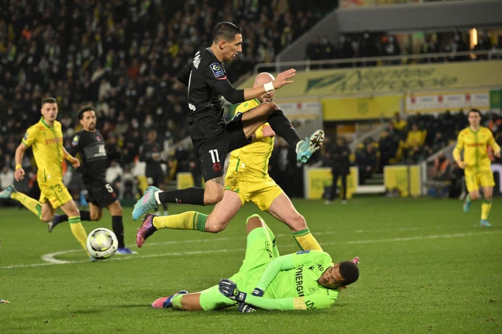 Nantes logra anotarle tres goles al PSG antes del medio tiempo, para en el segundo tiempo asegurar su ventaja y terminar venciendo 3-1 a los líderes de la Ligue 1.