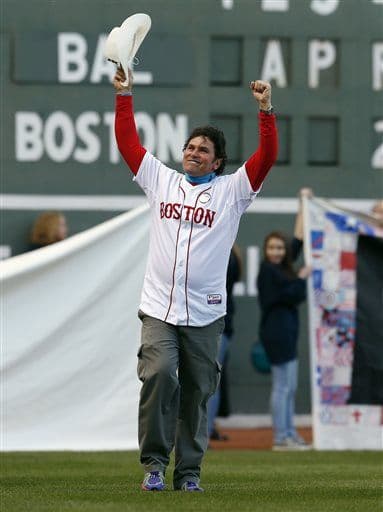 También fue invitado Carlos Arredondo, el hispano que se transformara en héroe durante la tragedia.