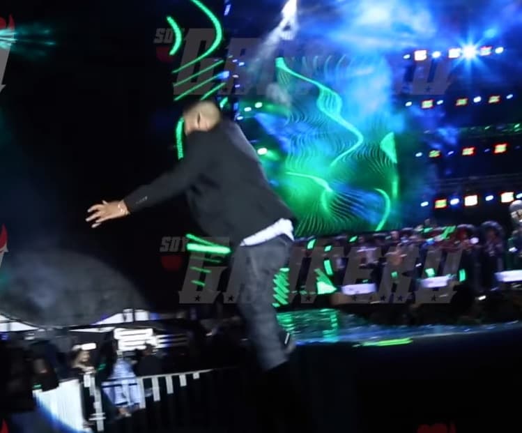 Después de su presentación, el nominado a los PJ19 en la categoría 'Cantante, compositor y escritor', escribió: “Muchas gracias también a los que se preocupan y han preguntado por mi estado de salud. Afortunadamente no pasó de un morete y un buen susto”, compartió en su cuenta de Twitter.