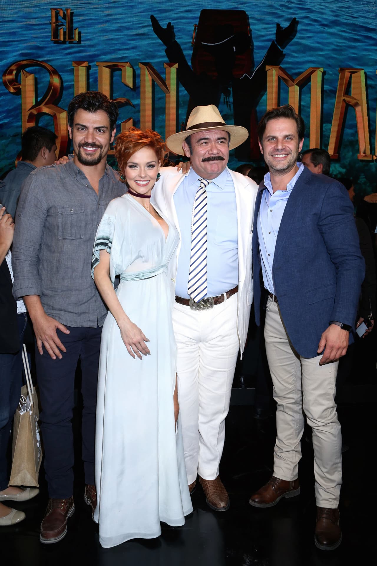 Al año siguiente, vimos a Andrés en 'El bienamado', una historia de comedia con humor negro que protagonizó junto a 
<b>Jesús Ochoa</b>, 
<b>Mariluz Bermúdez</b> y 
<b>Mark Tacher</b>. El actor hizo el papel del periodista Homero y formó un triángulo amoroso con los personajes de Mariluz y Mark.