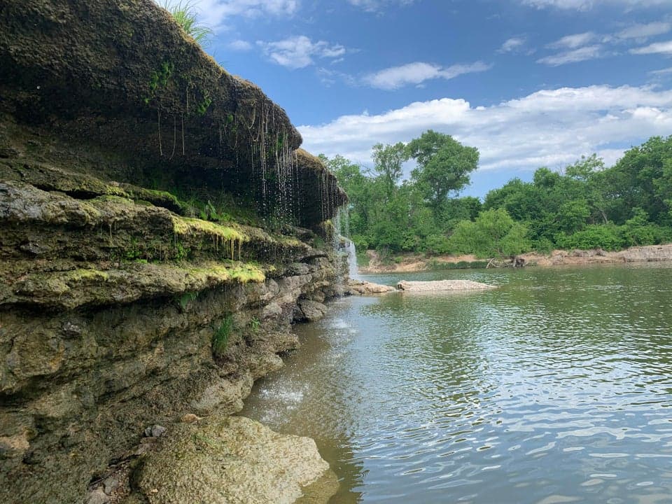 Un lugar popular para realizar caminatas y ciclismo de montaña.
<br>