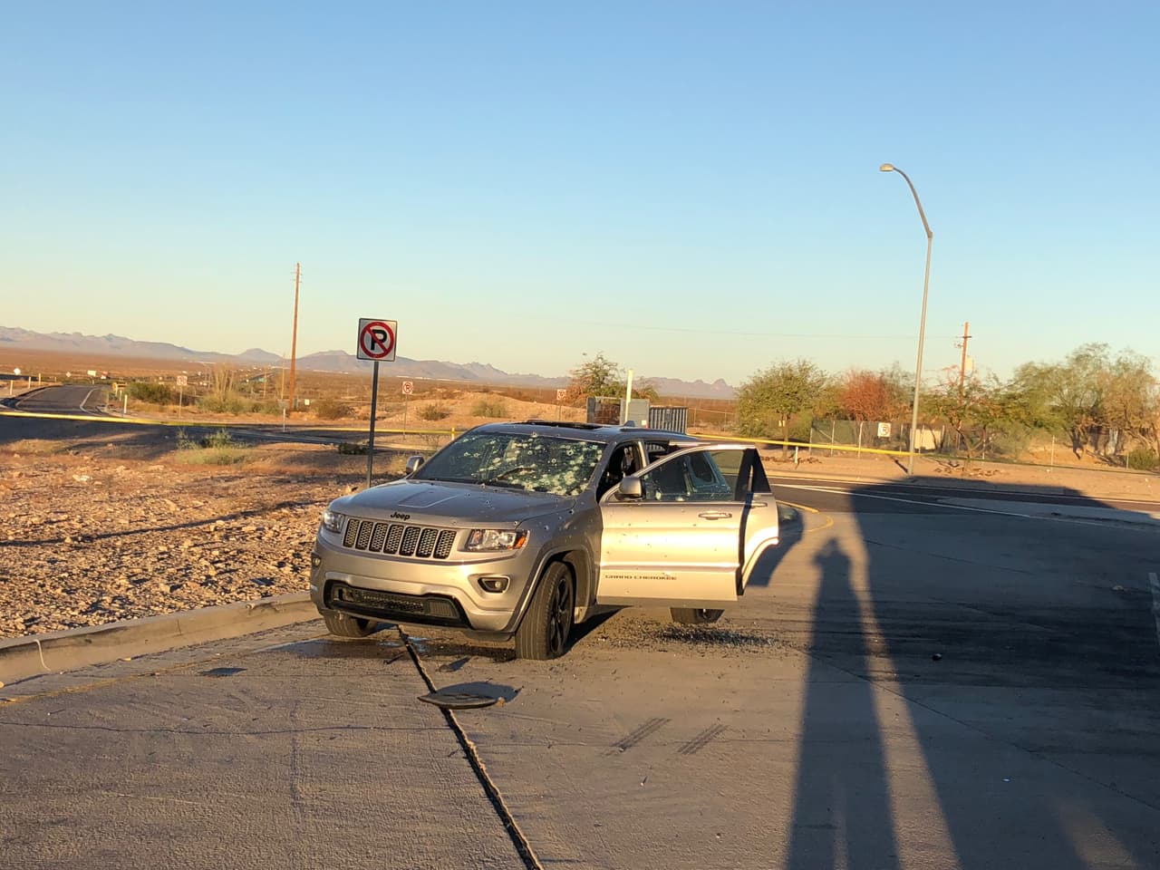Un sospechoso de asesinato se enfrenta a tiros con las autoridades en Arizona
