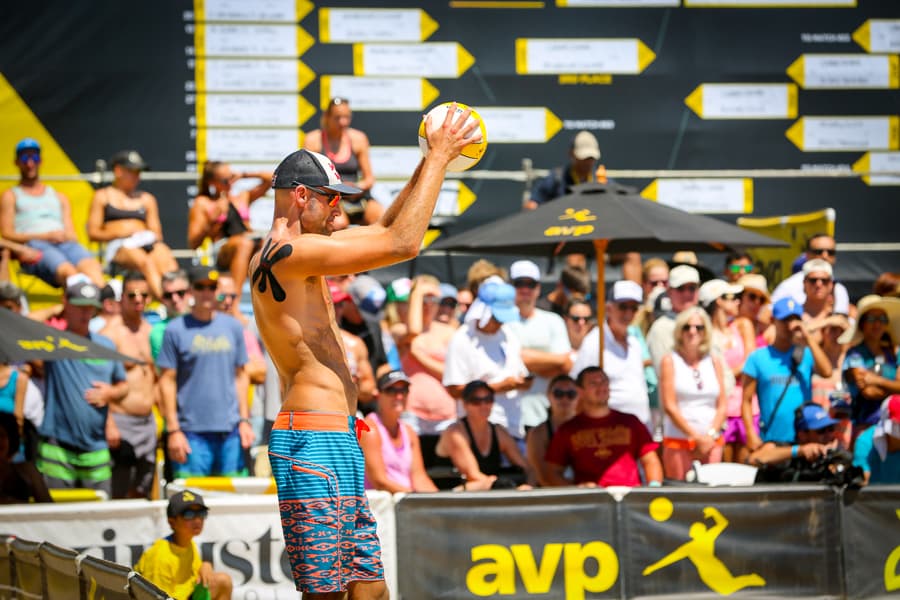 Llegó el 56° abierto de voleibol de playa a Manhattan Beach ofreciendo cuatro días de mucho deporte, actividades familiares, noche de cine, juegos interactivos y por primera vez un experiencia VIP Skybox para los fanáticos de este deporte.