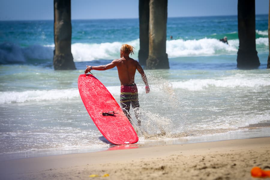 Llegó el 56° abierto de voleibol de playa a Manhattan Beach ofreciendo cuatro días de mucho deporte, actividades familiares, noche de cine, juegos interactivos y por primera vez un experiencia VIP Skybox para los fanáticos de este deporte.