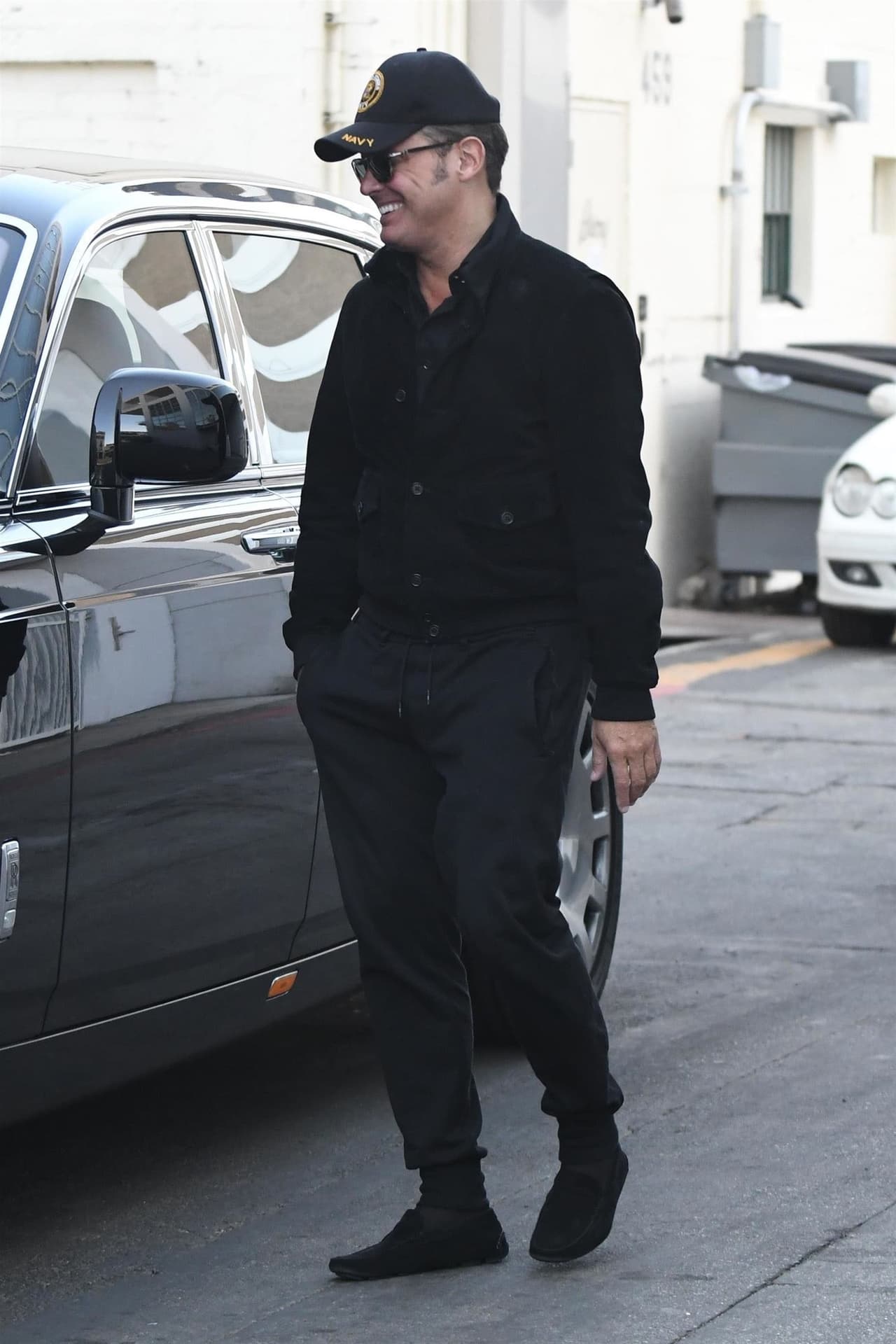 Se trata de un 
<b>Rolls Royce Phantom </b>de plataforma extendida,
<b> </b>el cual
<b> </b>estuvo a punto de perder el año pasado después de un embargo preventivo por un tribunal estadounidense. Su falta fue el supuesto incumplimiento a una sentencia previa. Afortunadamente, Luis Miguel llegó a un acuerdo y pudo conservar el vehículo. Ahora es común verlo pasear por toda California en su Rolls-Royce.