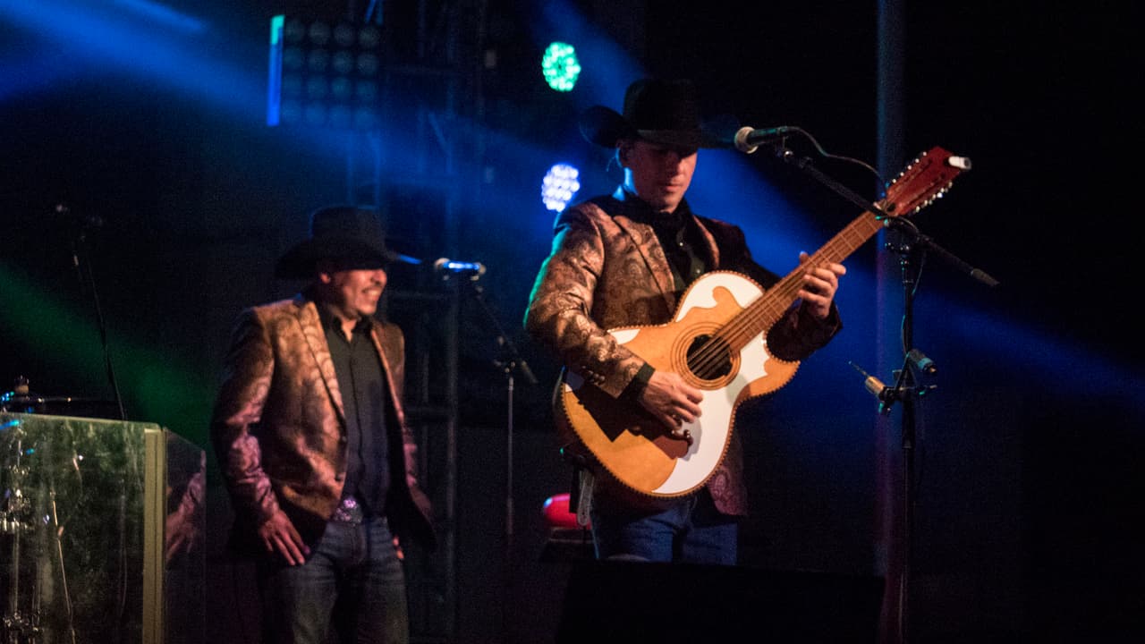 El toque final a la gran feria de Fresno con musica en Español.