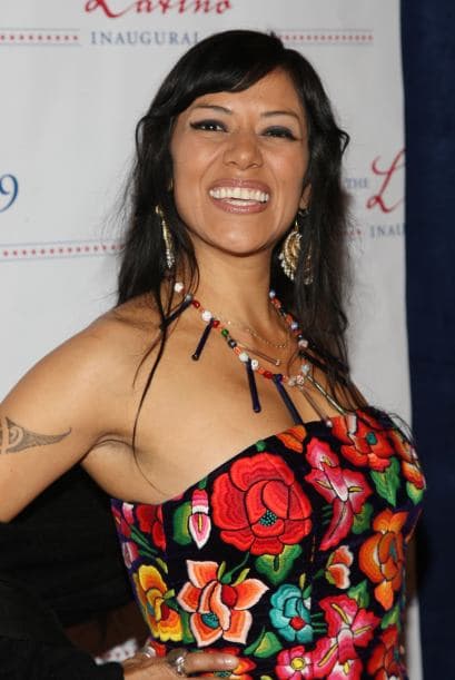 La cantante Lila Downs es un ícono de la cultura hispana en EU. De padre americano y madre mexicana, Lila ha vivido entre ambos países retomando lo mejor de cada uno y plasmándolo en su música.