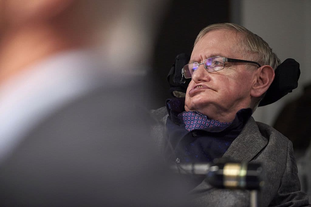 Stephen Hawking insiste en que la humanidad se extinguirá en 100 años si no sale a explorar otros mundos