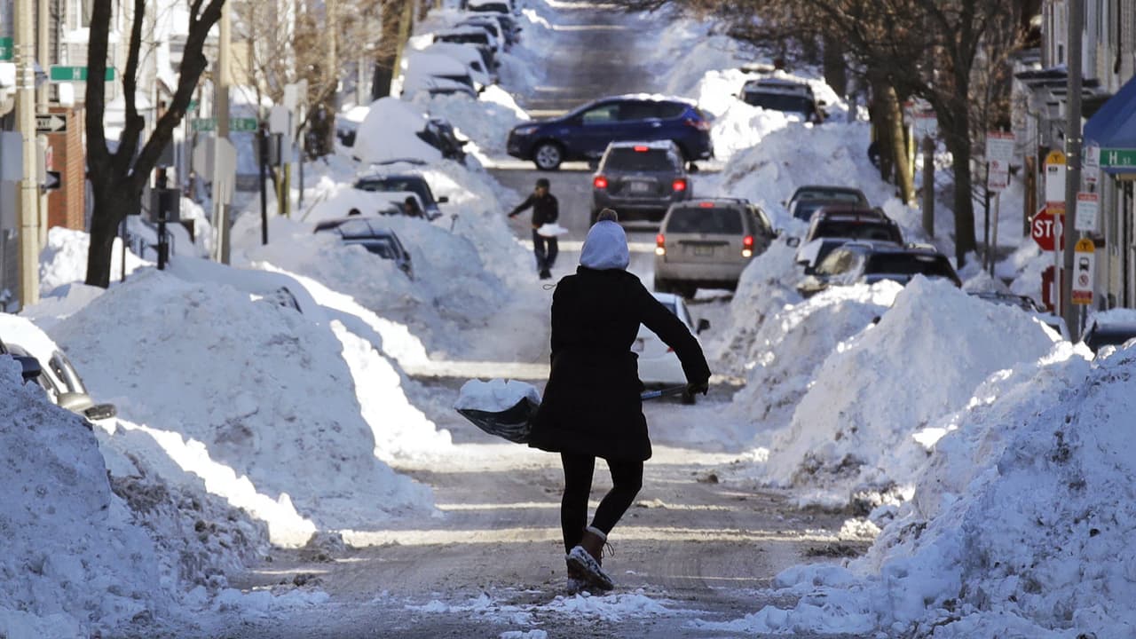 Dos hombres murieron de un ataque al corazón removiendo nieve durante el ciclón invernal en Long Island