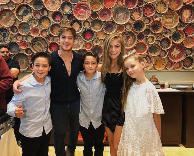 Han pasado siete años desde el estreno y el elenco infantil dejó de serlo, ahora son jóvenes y adolescentes.
<br>