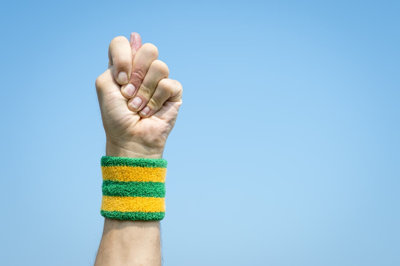 <b>Figa o Higa </b>
<br>Los orígenes de la Figa o Higa son imprecisos, se tiene conocimiento de su uso ya en el Egipto del II milenio a.C. Ha perdurado de manera común en las civilizaciones sucesoras a la faraónica. La Figa fue muy usada entre los fenicios y romanos, que puede considerarse -junto con el ojo y el falo-, el talismán que más se encuentra en los yacimientos de aquellas épocas.