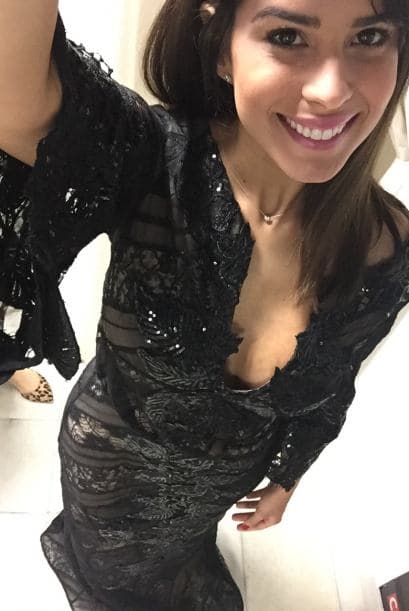 Vanessa De Roide volvió a visitar a Stella Nolasco para encontrar su vestido para la alfombra roja de Premio Lo Nuestro. ¡Ayúdala a elegir el look perfecto!