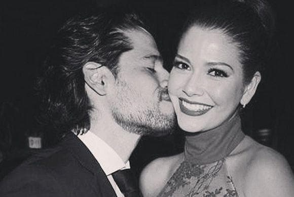 Él es hermano de Karla Martínez, y fue gracias a ella que se conocieron.