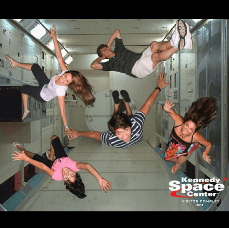 "Nos encantan las aventuras, Dios es el centro de nuestras vidas y nos gusta volar", dijo @monacreida.