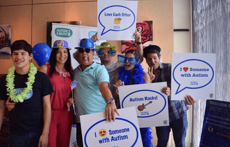 "Locos por promover la inclusión entre las personas", compartió @PKAYSER.