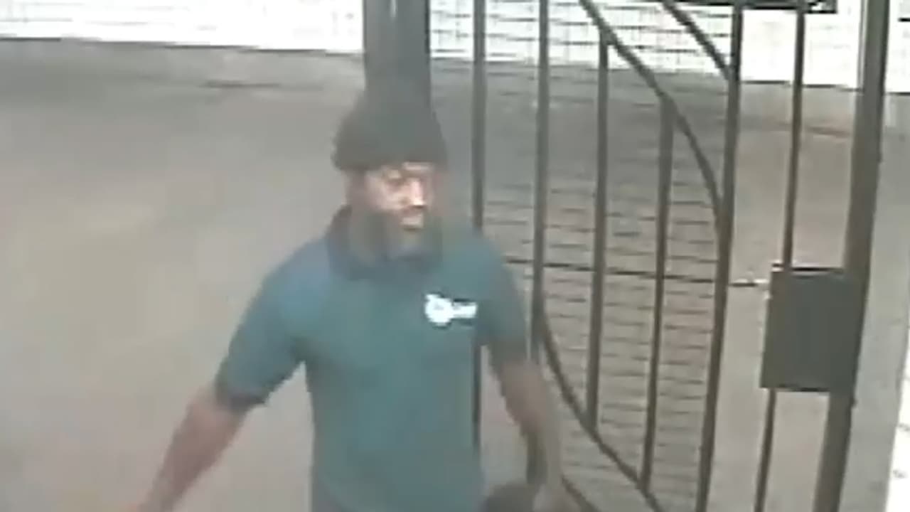 Arrestan a un hombre por empujar a conductor del subway a las vías en Brooklyn