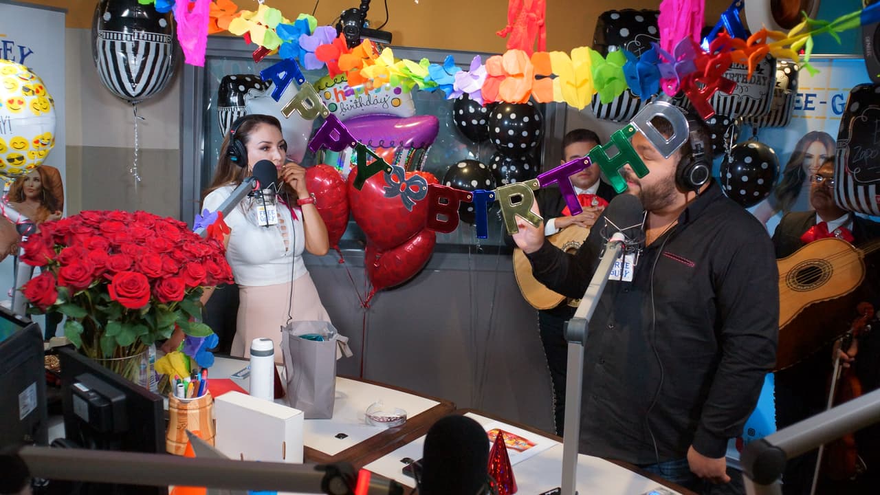 La Bronca cumplió años y se armó una fiesta en la cabina del Free-guey show.