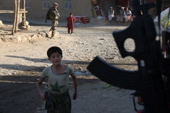 Varios medios locales informaron que las autoridades buscan a un chico de 12 años, apodado "El Ponchis", pero las autoridades no han confirmado esa información.