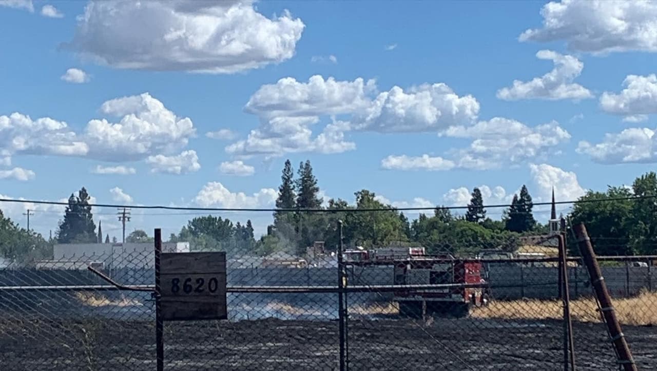 Con la temporada de incendios en marcha y las condiciones de clima seco en la región del Valle de Sacramento, los campamentos de personas sin hogar se han convertido en un riesgo para la formación de incendios.