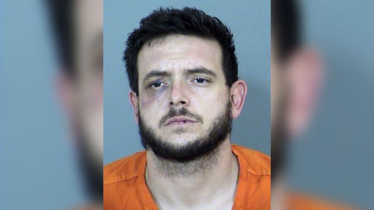 Acusan a un hombre de Phoenix de matar a sus padres y su hermano